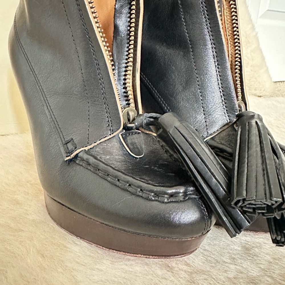 COACH Cary Tassel Booties in Black size 8B
Vintage like!!! - Picture 9 of 11
